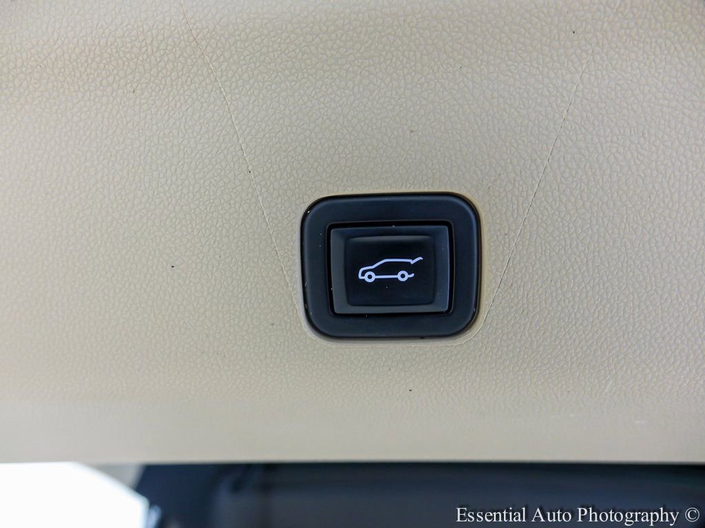 Used 2022 Cadillac Escalade Premium Luxury w/ Performance Package image 27