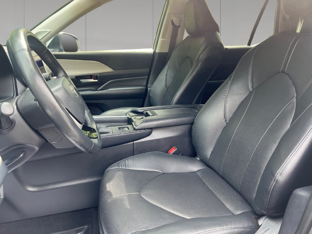 Used 2024 Toyota Grand Highlander AWD image 11