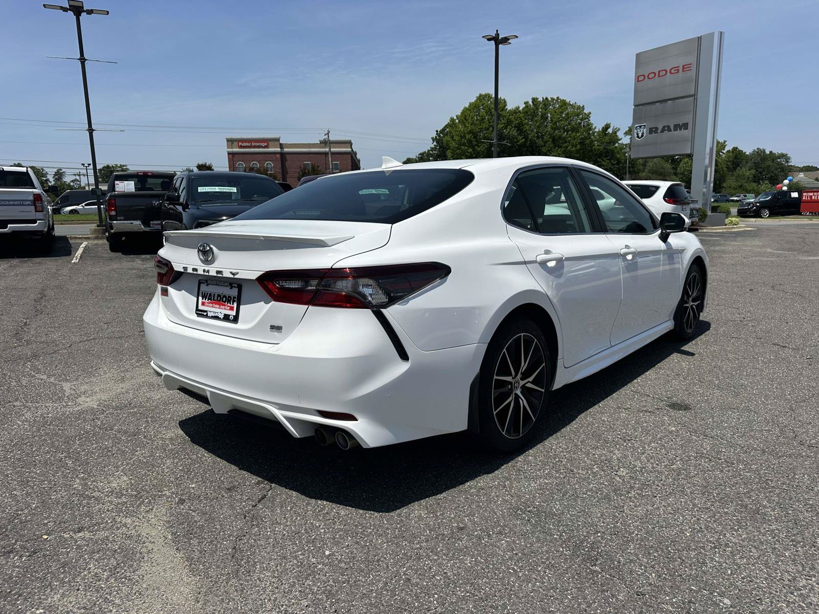 Used 2024 Toyota Camry SE w/ Cold Weather Package FWD image 8