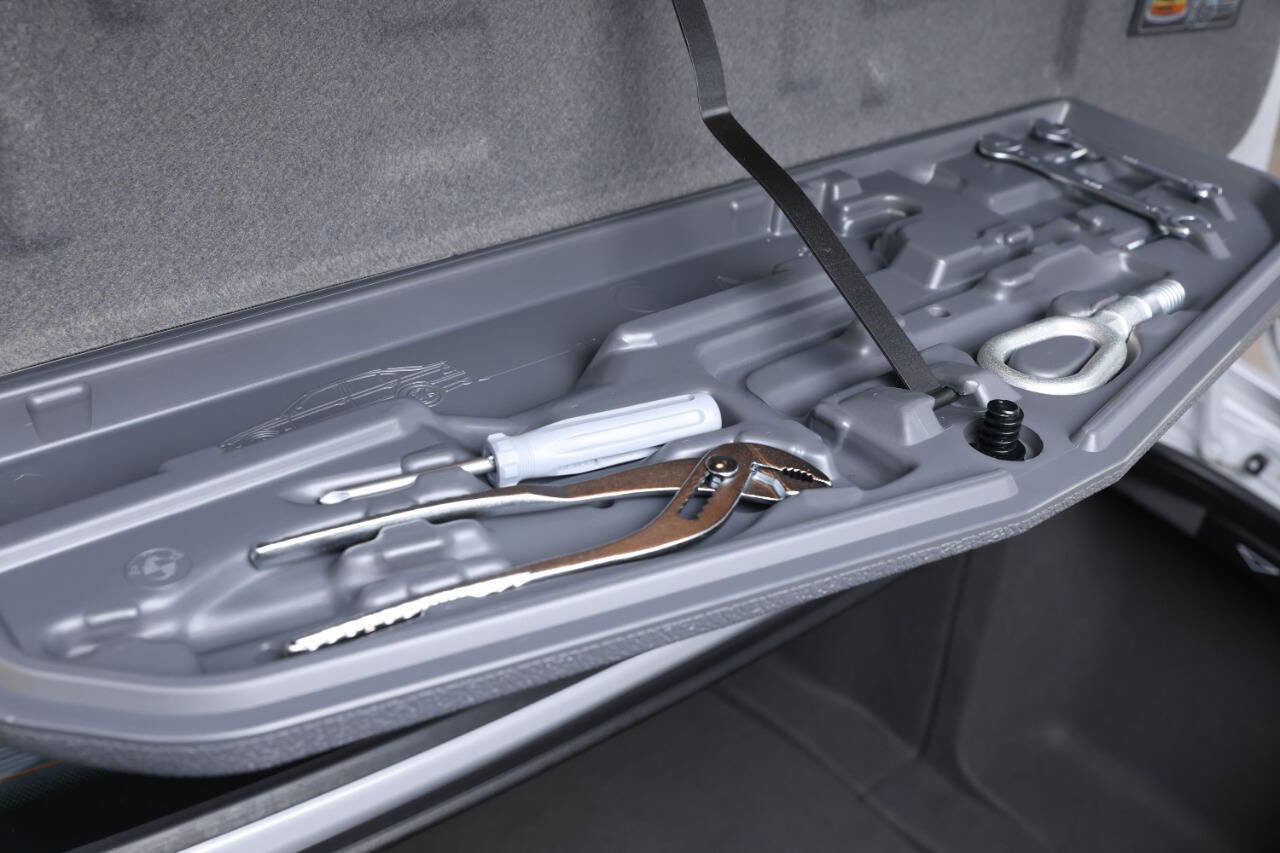 Used 2002 BMW M5 image 63