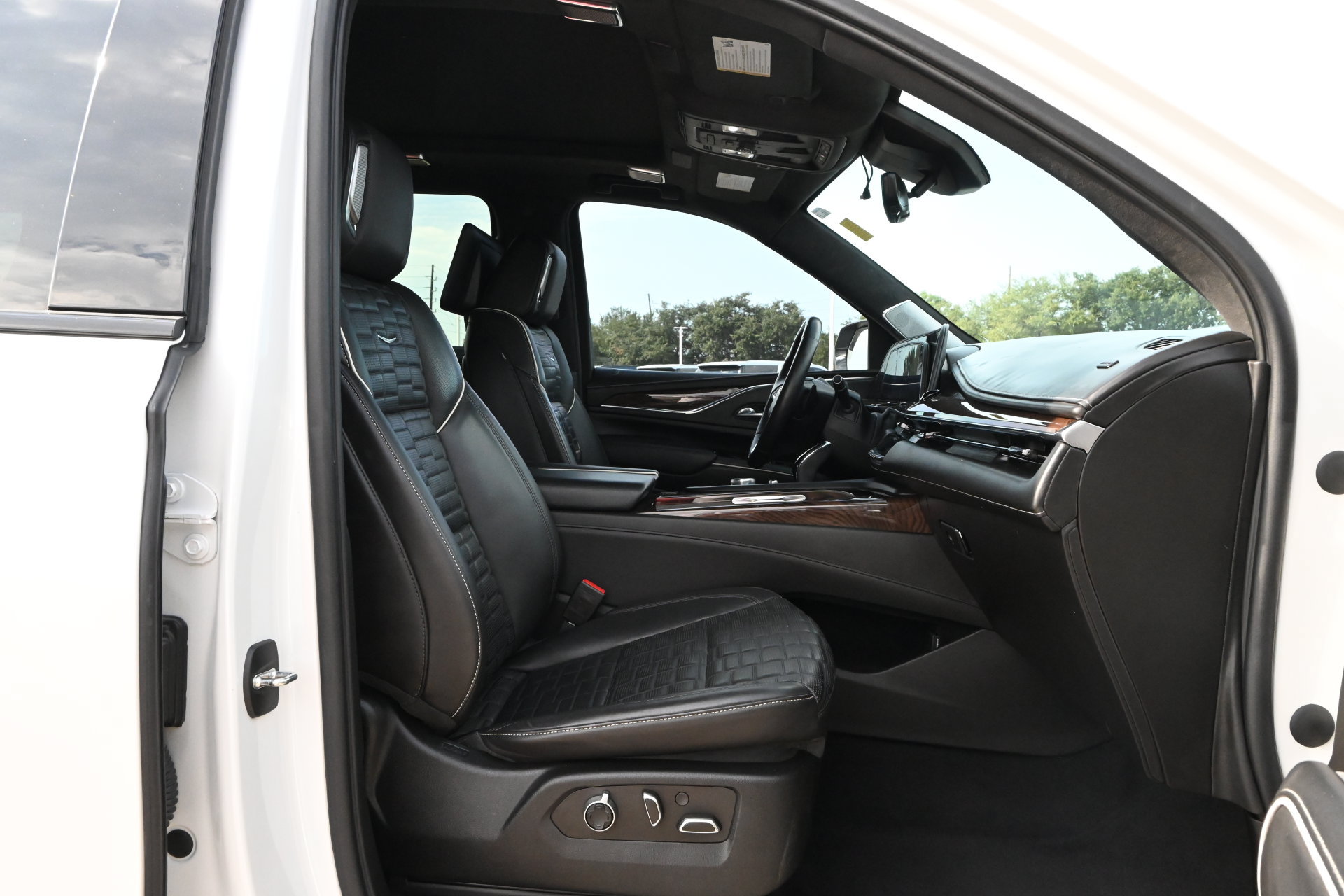 Certified 2021 Cadillac Escalade ESV Sport Platinum w/ LPO, ONYX Package AWD/4WD image 24
