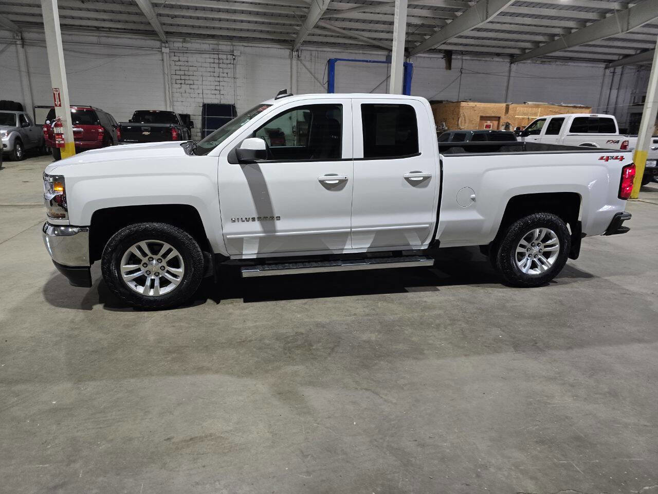 Used 2019 Chevrolet Silverado 1500 LT w/ All Star Edition AWD/4WD image 4