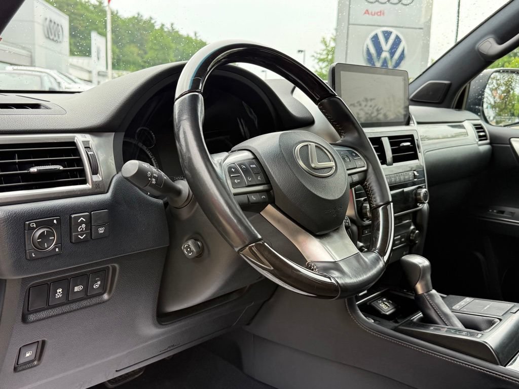 Used 2022 Lexus GX 460 Premium w/ Accessory Package AWD/4WD image 27