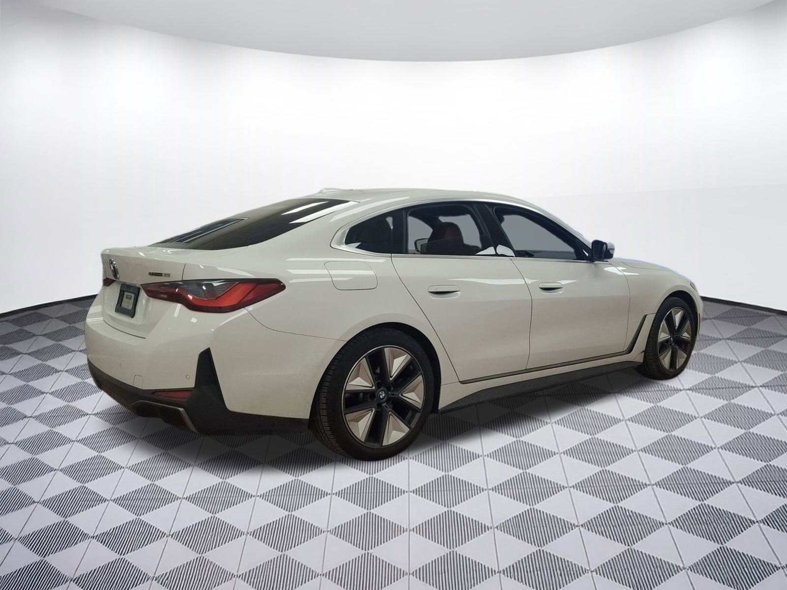 Used 2023 BMW i4 eDrive35 w/ Premium Package image 8