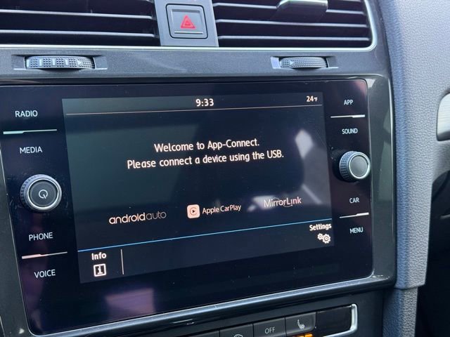 Used 2018 Volkswagen Golf S image 25