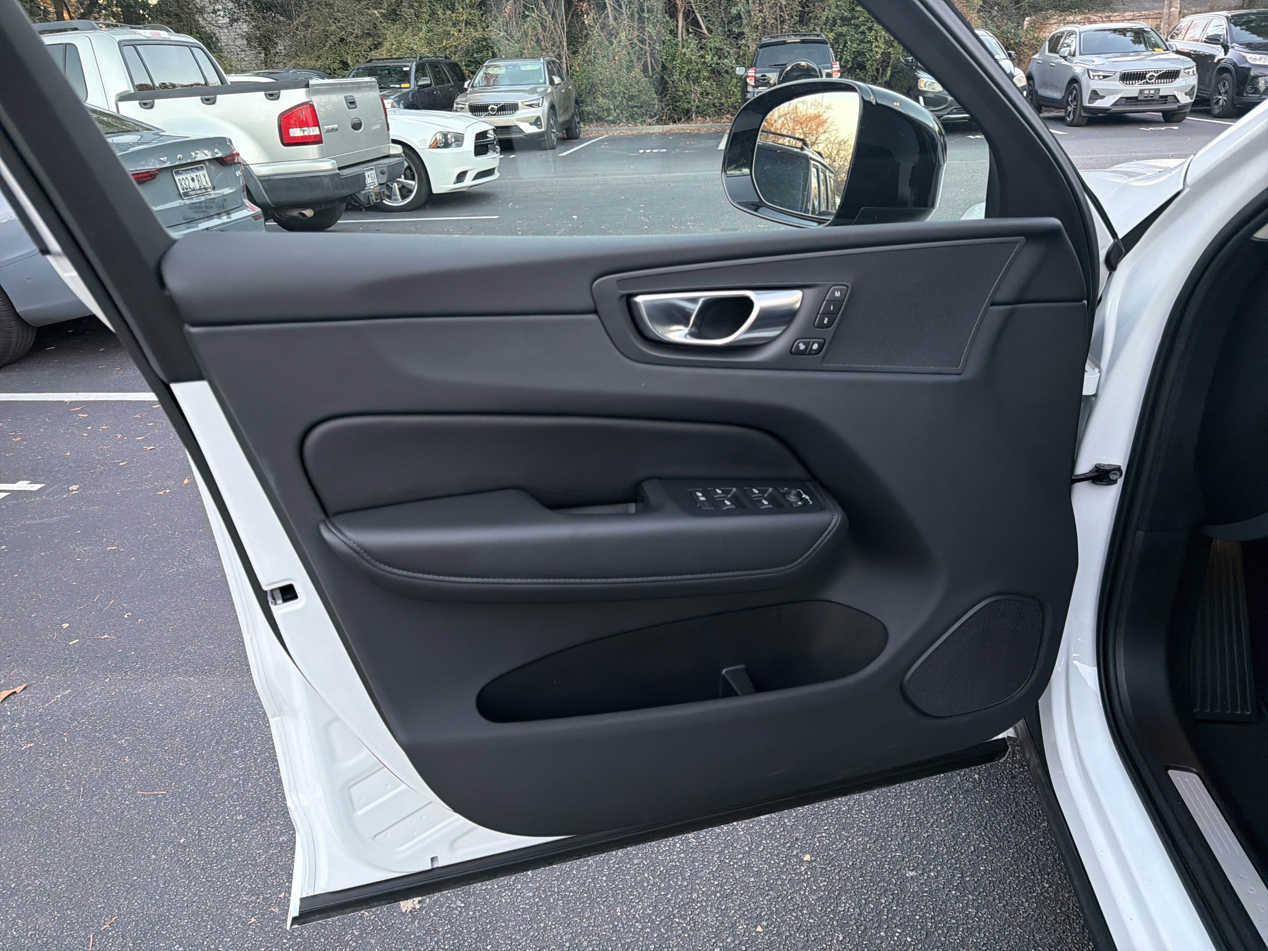 Certified 2025 Volvo XC60 B5 Plus image 14