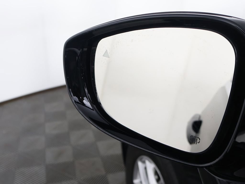 Used 2025 Chrysler Pacifica Select image 42