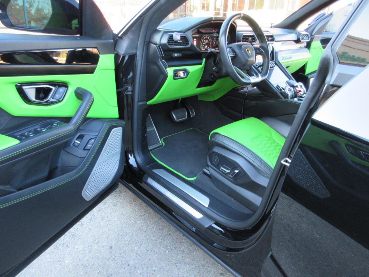 Used 2022 Lamborghini Urus image 8