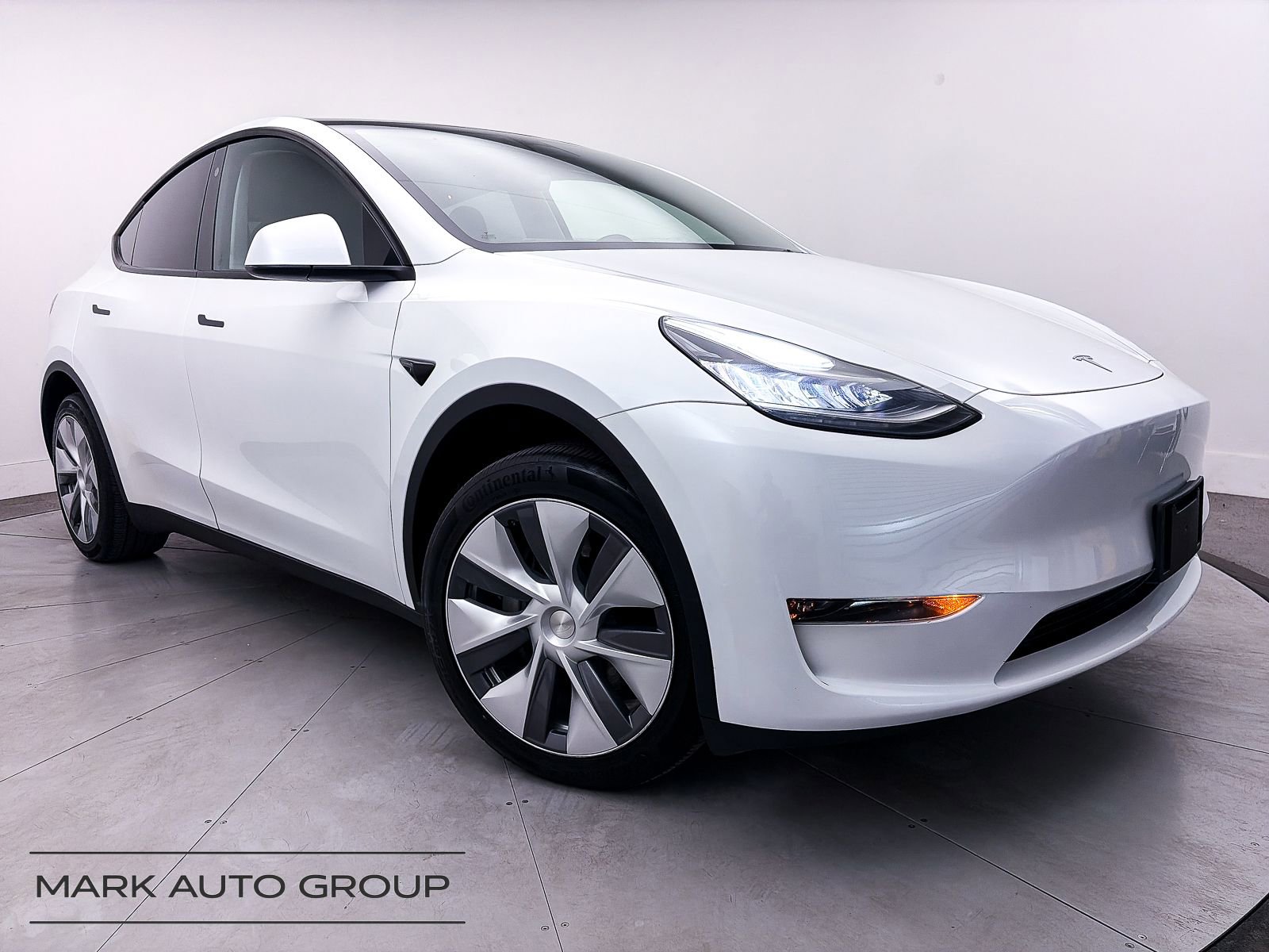Used 2023 Tesla Model Y Long Range image 12