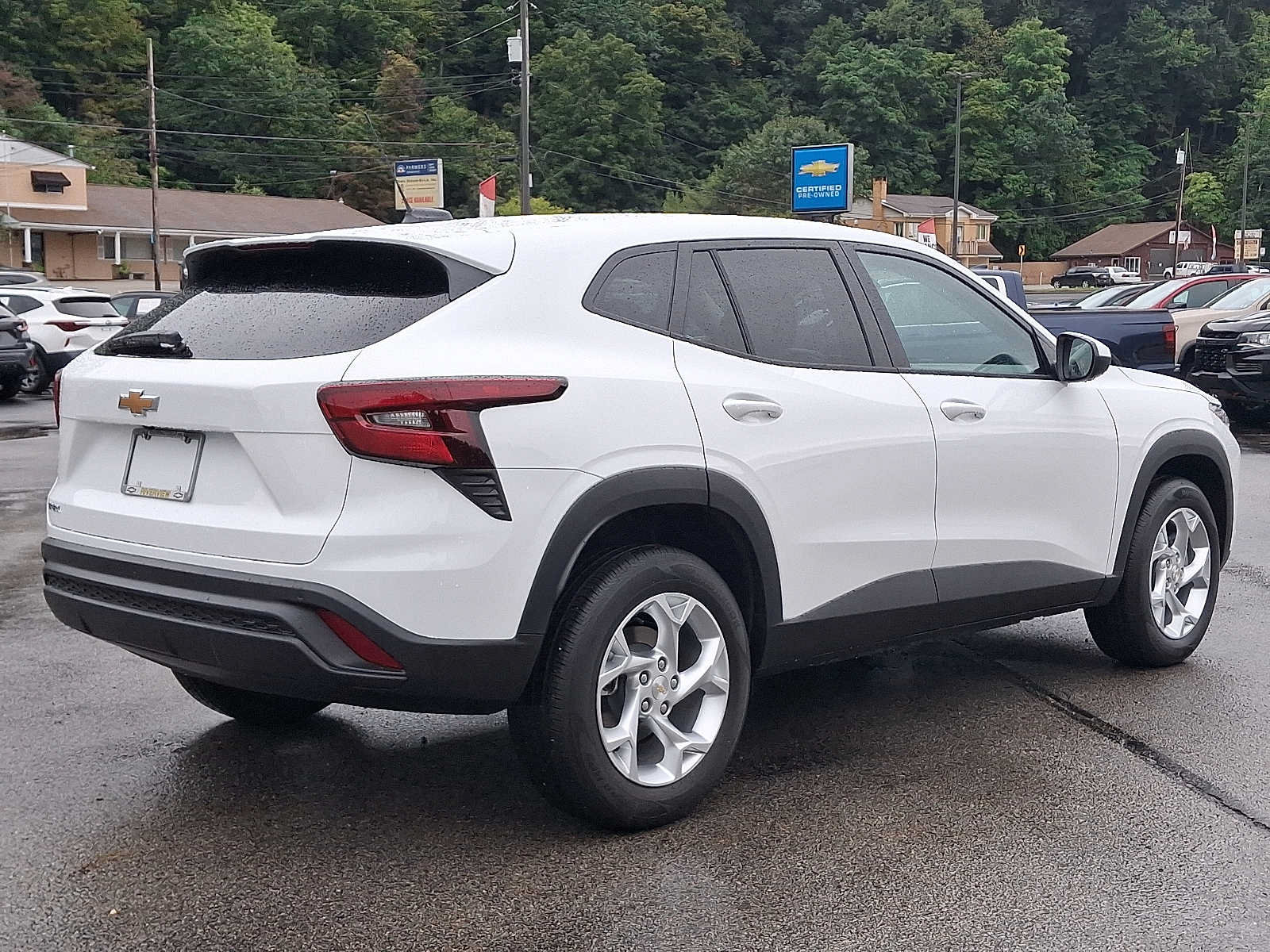 Used 2025 Chevrolet Trax LS w/ LS Convenience Package FWD image 6