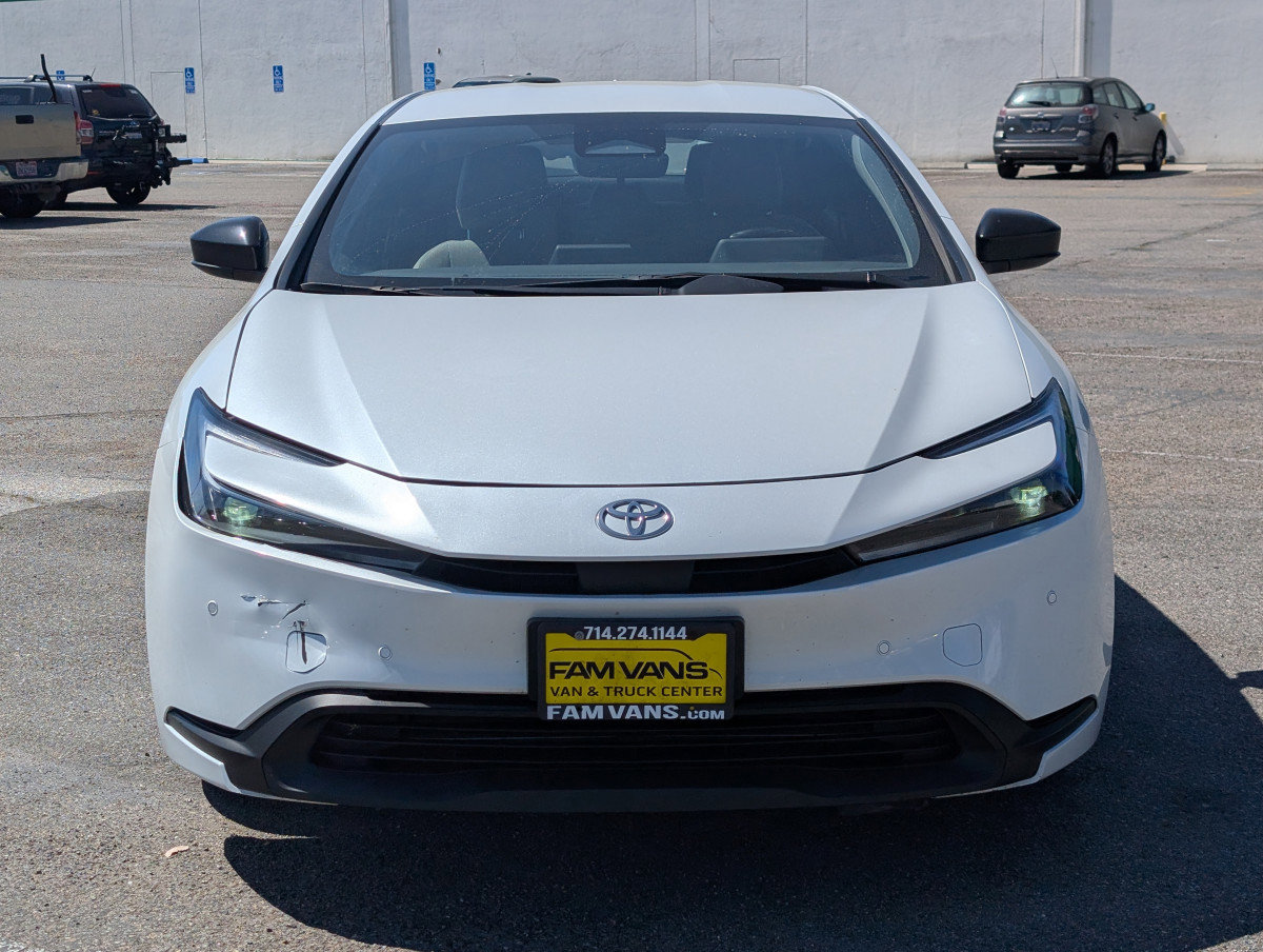 Used 2023 Toyota Prius LE image 2