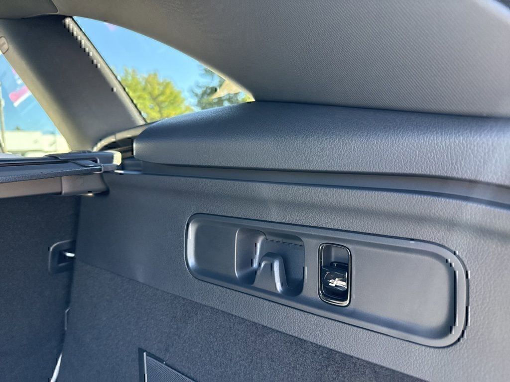 Used 2026 Mercedes-Benz GLC 300 4MATIC image 28