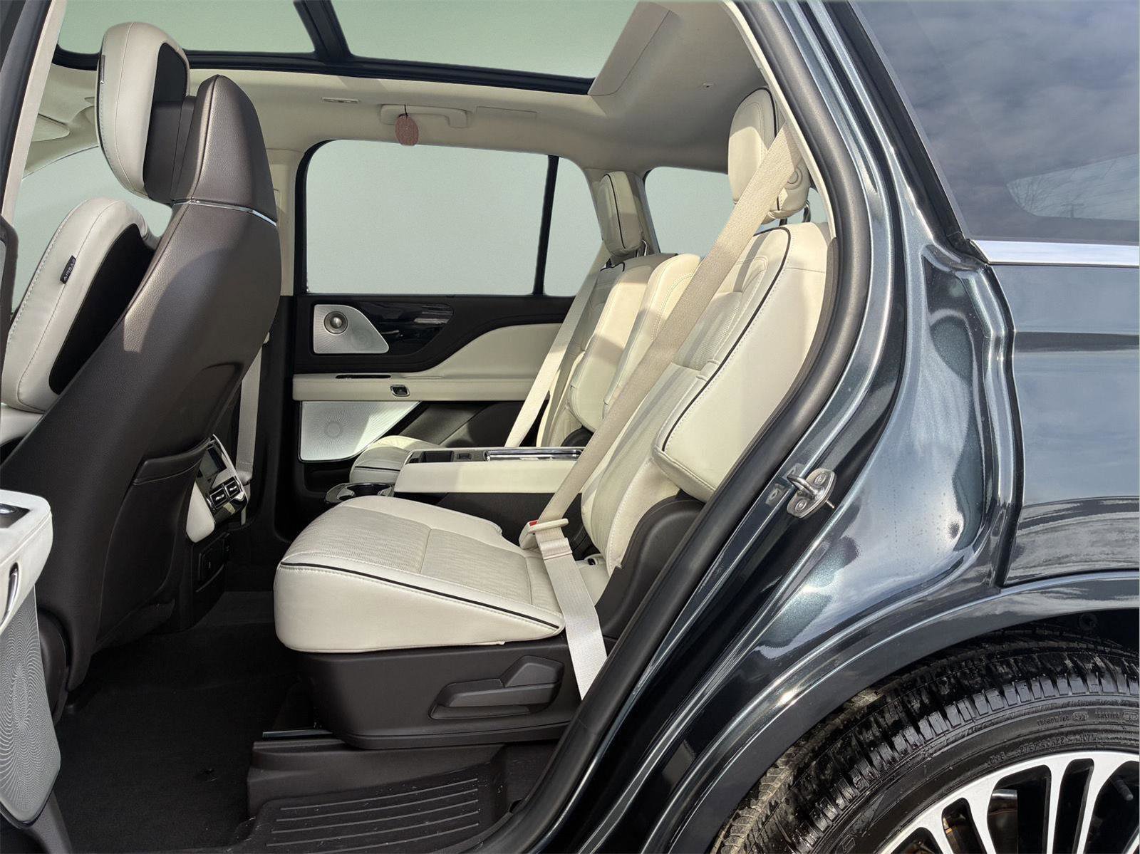 Used 2020 Lincoln Aviator Black Label w/ Dynamic Handling Package image 25