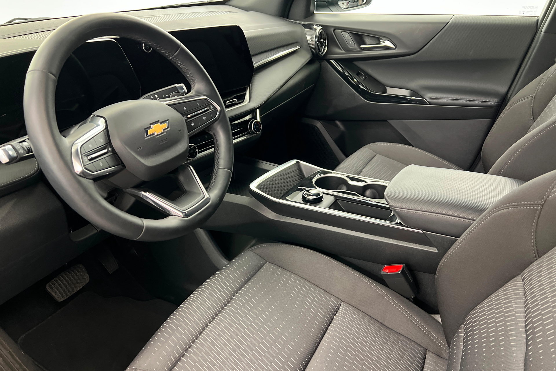 Used 2026 Chevrolet Equinox LT AWD/4WD image 16