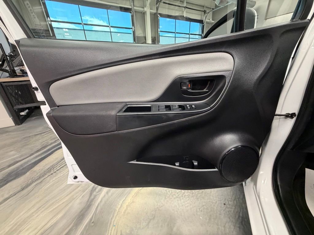 Used 2017 Toyota Yaris L image 48