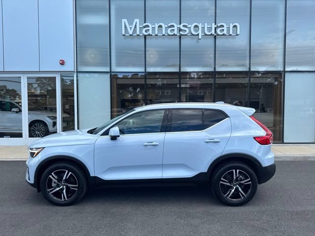 Certified 2025 Volvo XC40 B5 Core AWD/4WD image 2