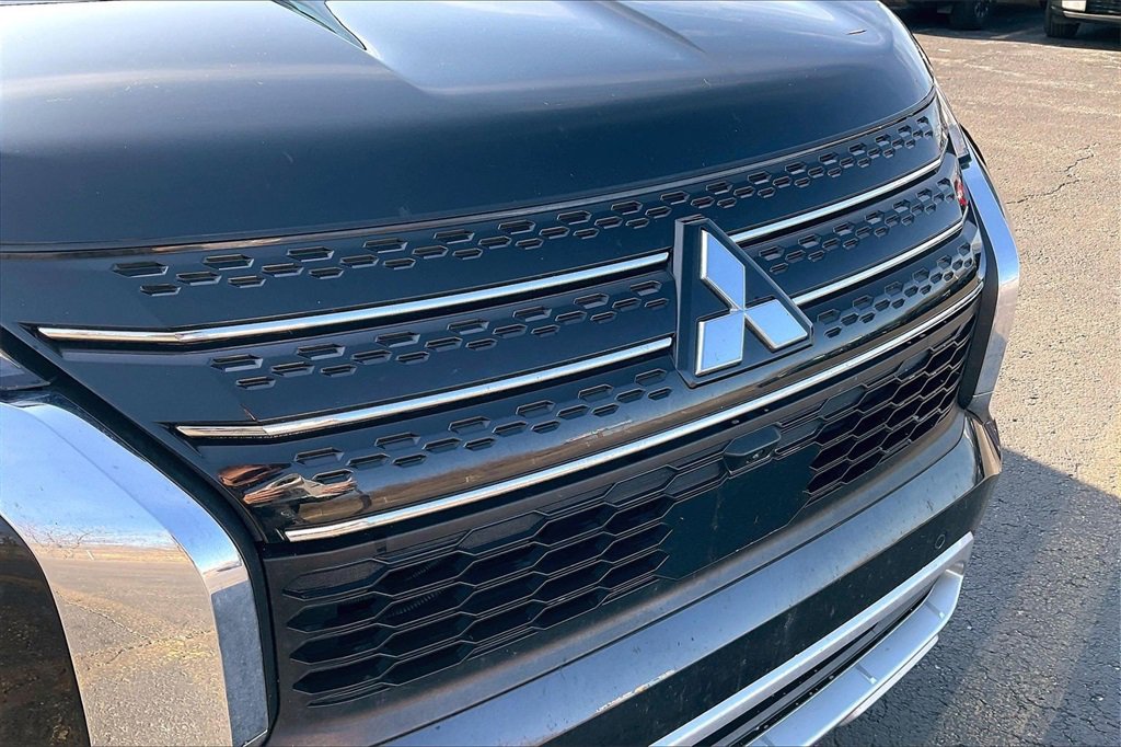 Used 2022 Mitsubishi Outlander SE image 34