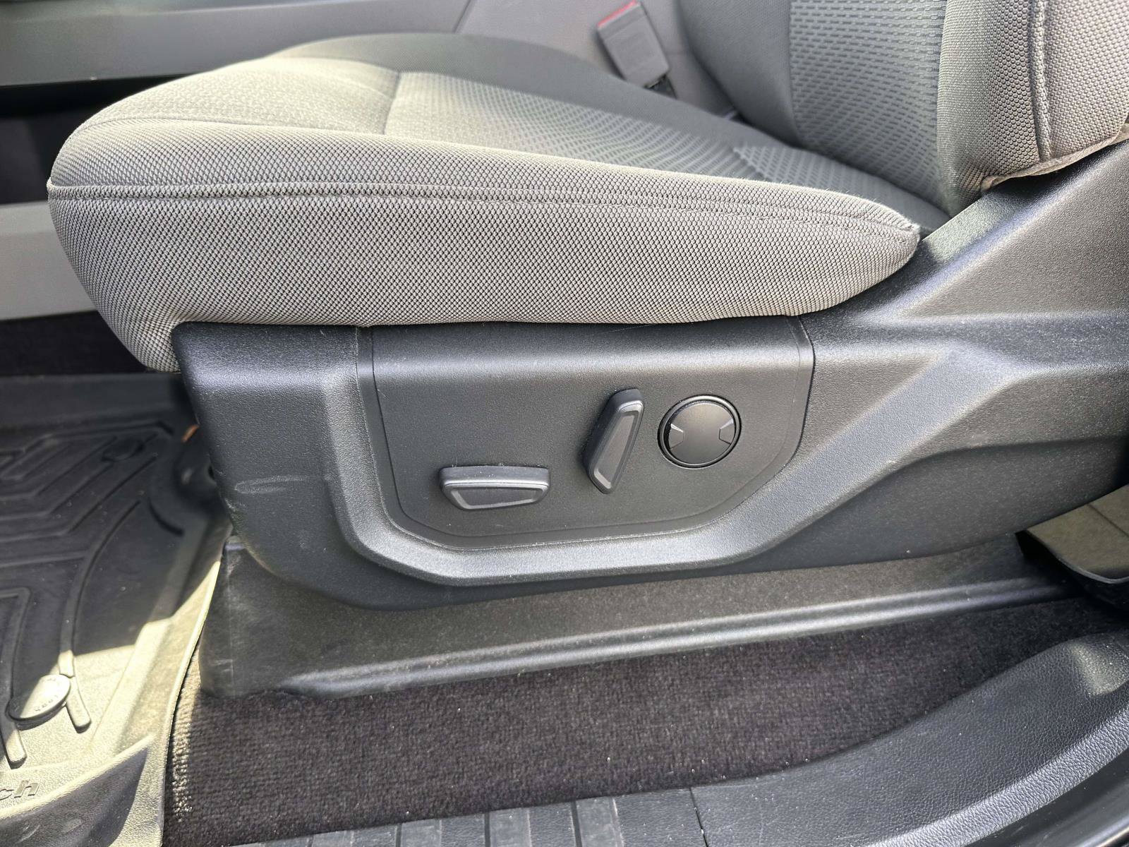Used 2019 Ford F150 XLT w/ Equipment Group 302A Luxury AWD/4WD image 11