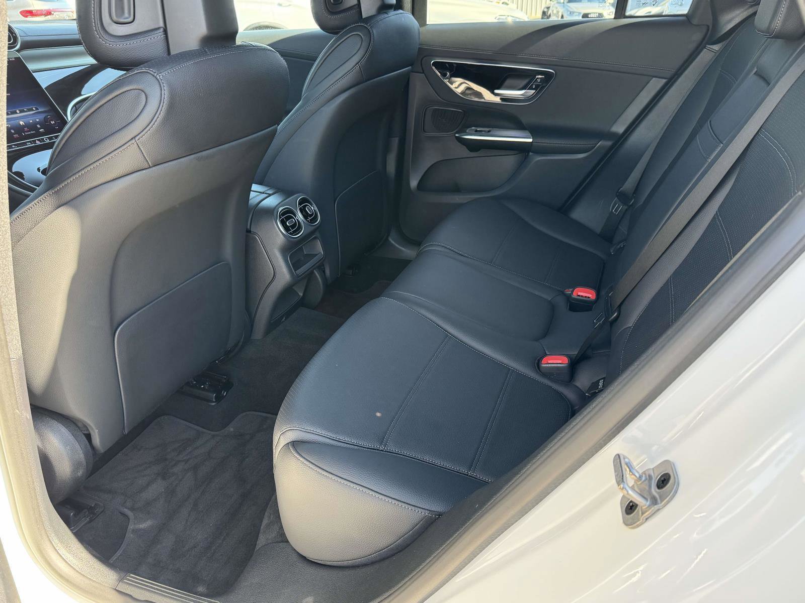 Used 2024 Mercedes-Benz GLC 300 4MATIC image 15