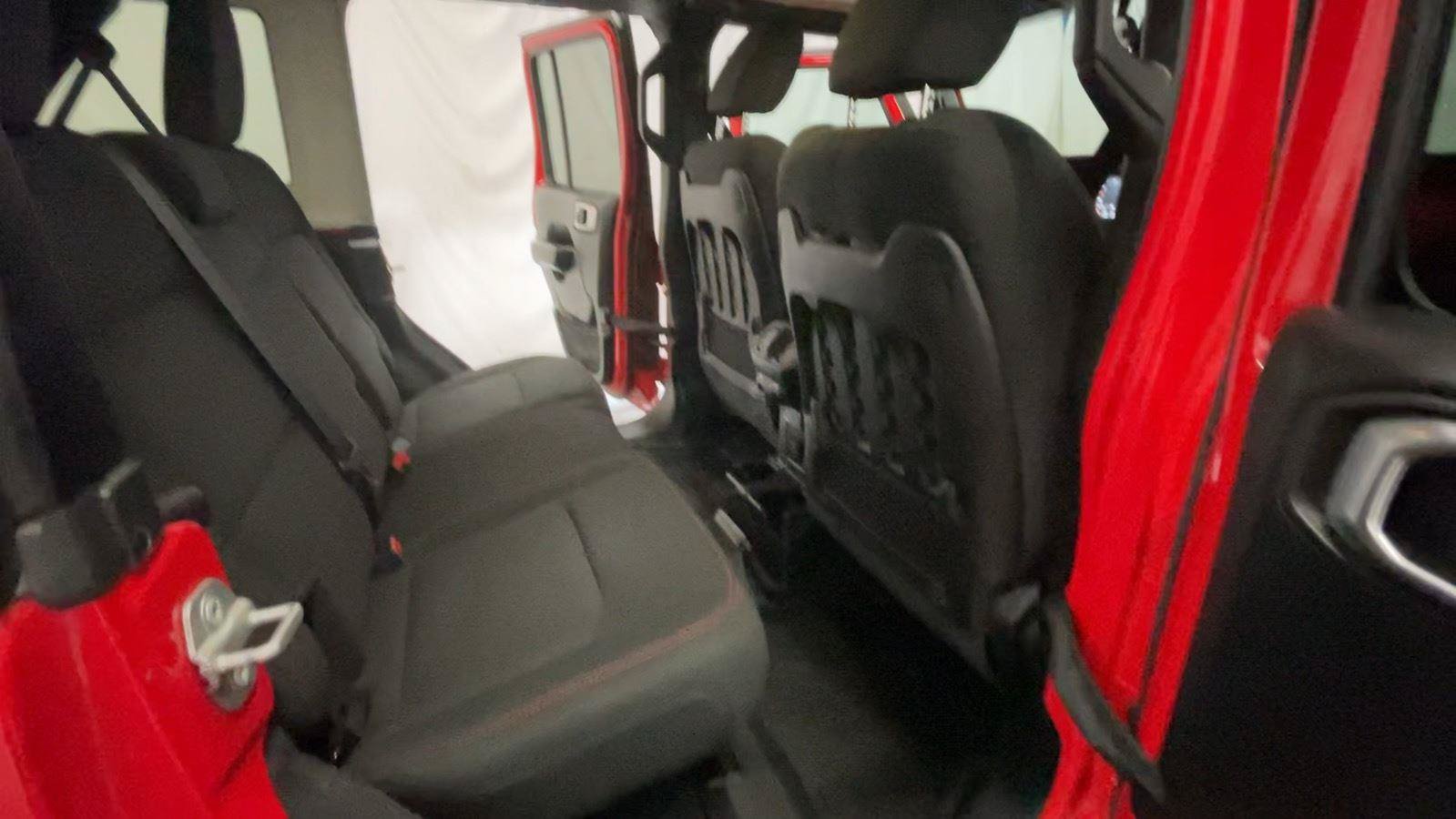 Used 2019 Jeep Wrangler Unlimited Rubicon w/ Dual Top Group AWD/4WD image 24