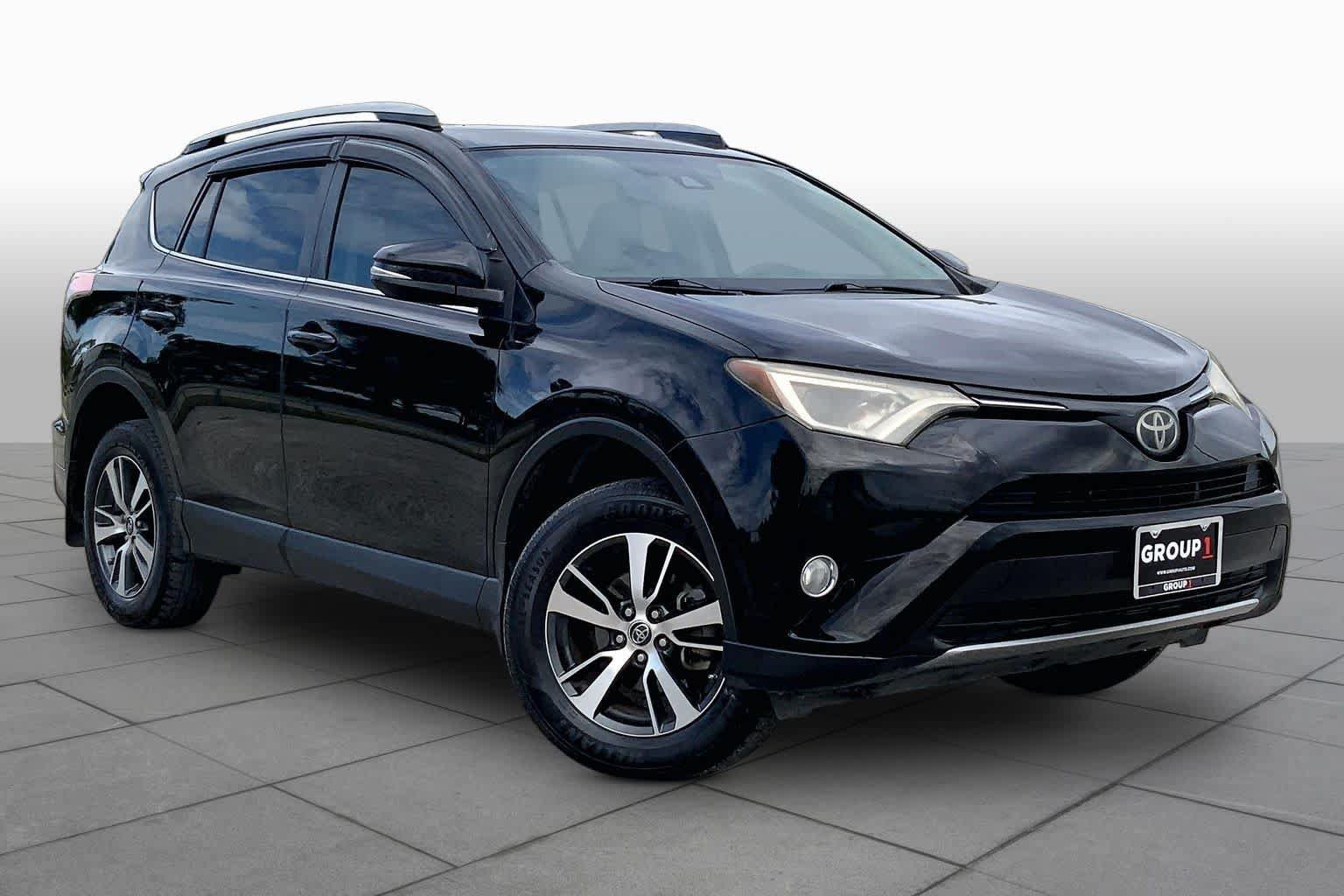 Used 2017 Toyota RAV4 XLE FWD image 3