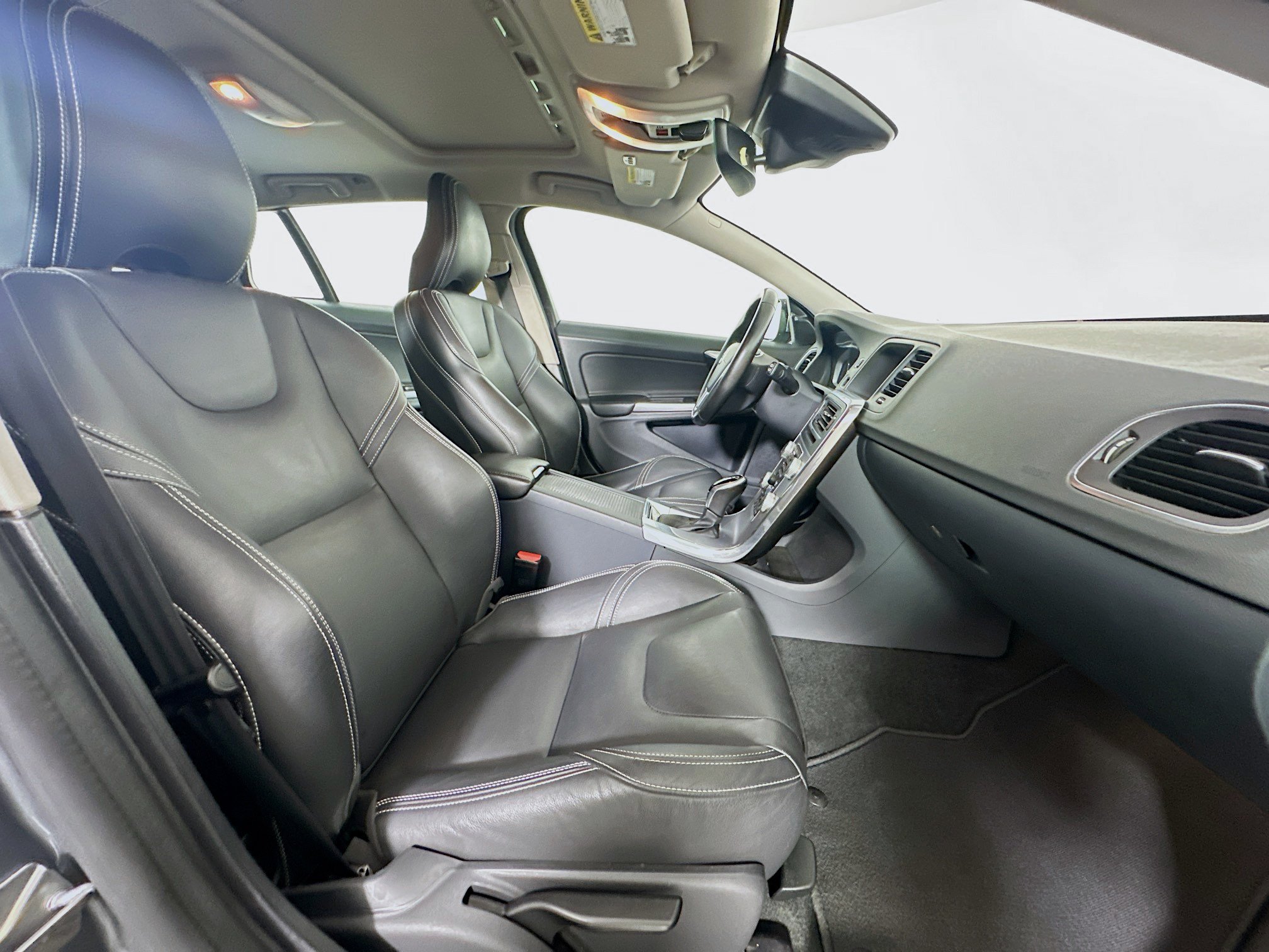 Used 2018 Volvo V60 T5 Dynamic AWD/4WD image 30