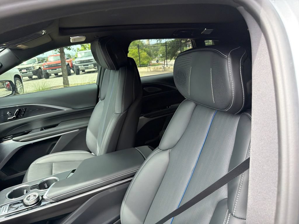 New 2026 Cadillac Lyriq Signature Sport w/ LPO, Floor Liner Package RWD image 19