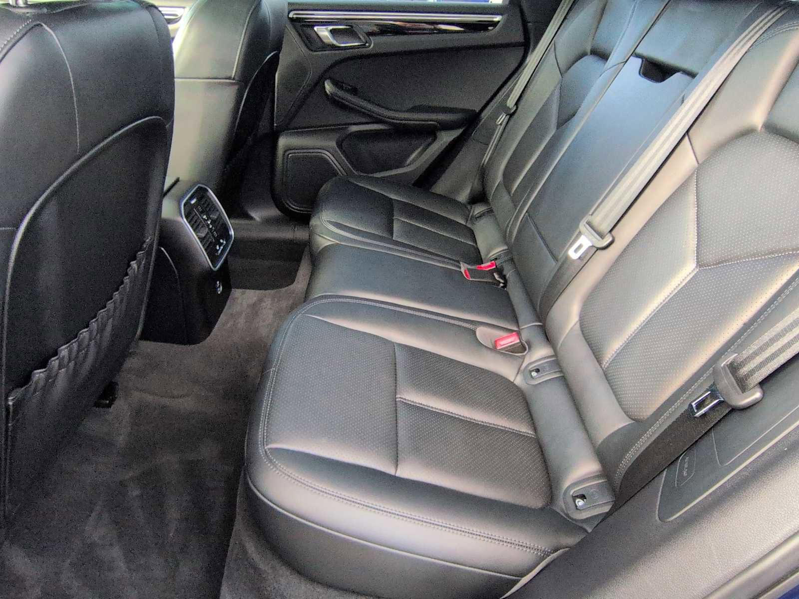 Used 2023 Porsche Macan Turbo image 21