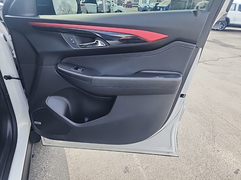 Used 2025 Chevrolet TrailBlazer RS w/ Convenience Package image 32