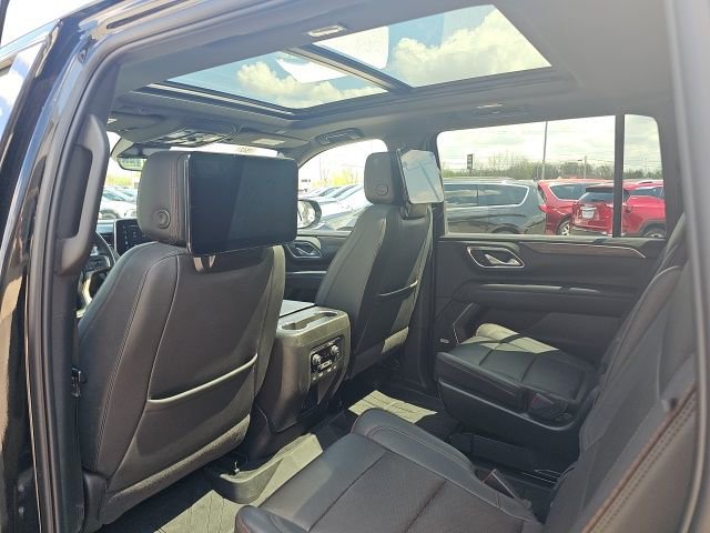 Used 2023 Chevrolet Suburban High Country AWD/4WD image 27