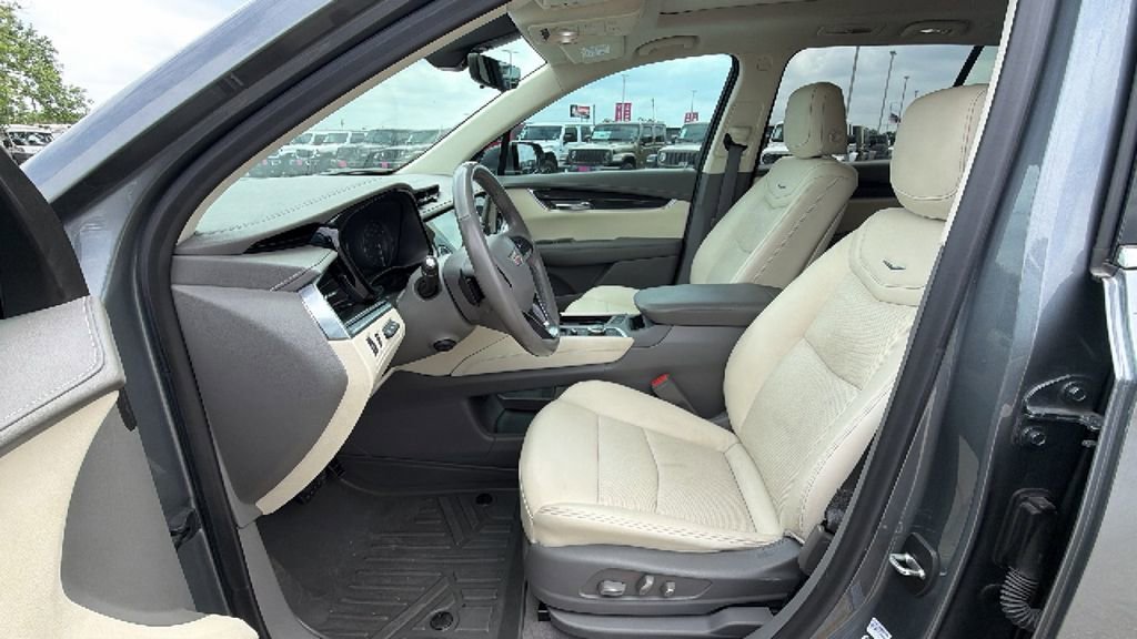 Used 2021 Cadillac XT6 Premium Luxury image 14