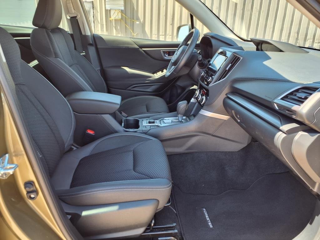 Used 2023 Subaru Forester Premium w/ Popular Package #2 image 17