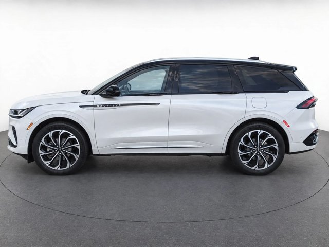 Used 2024 Lincoln Nautilus Reserve AWD/4WD image 4
