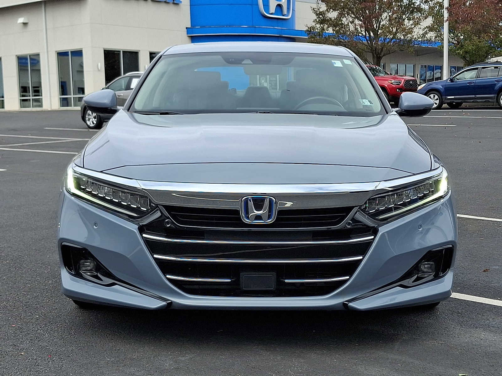 Used 2022 Honda Accord Touring image 2