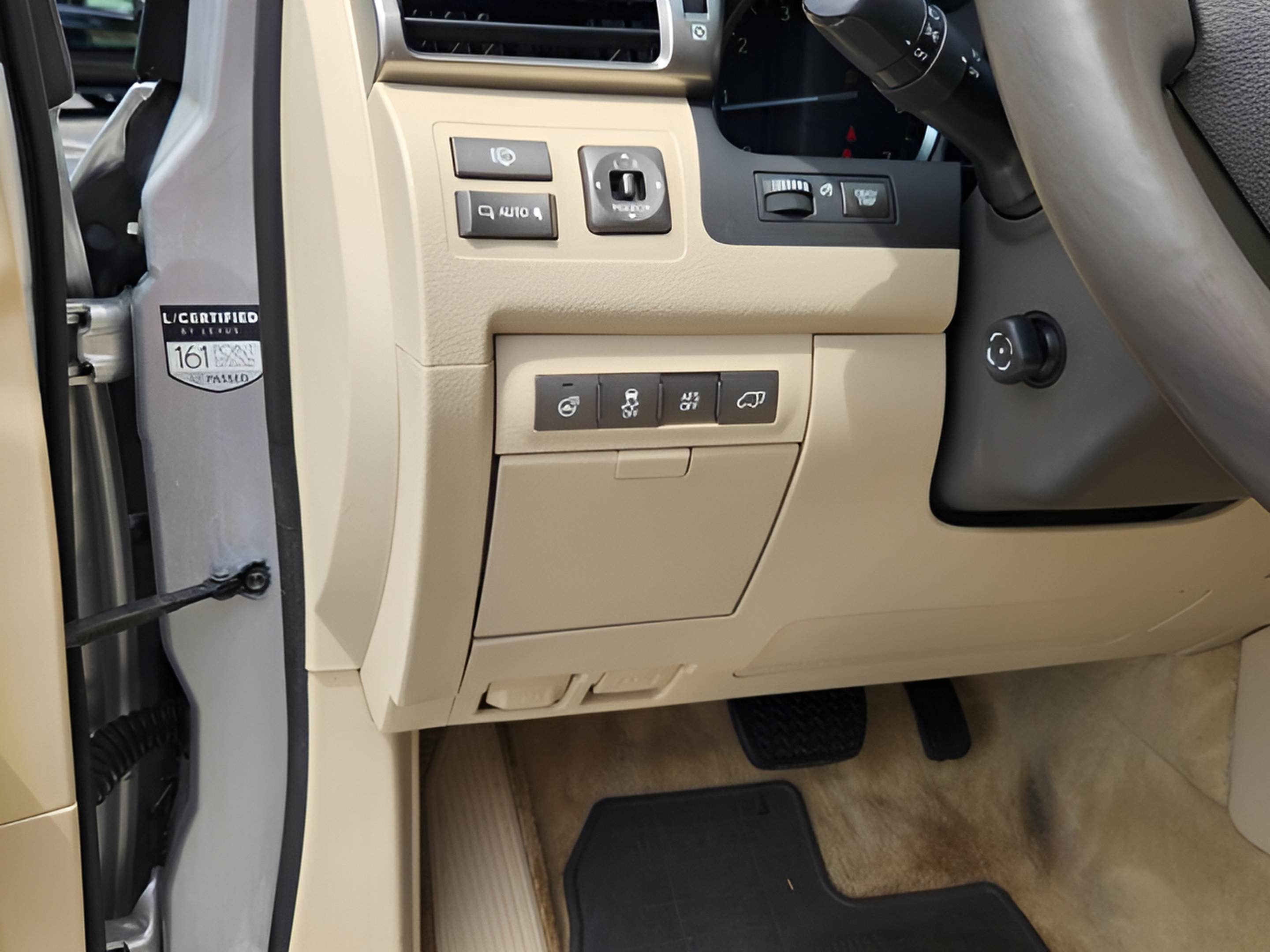 Used 2013 Lexus LX 570 4WD w/ Luxury Pkg image 16