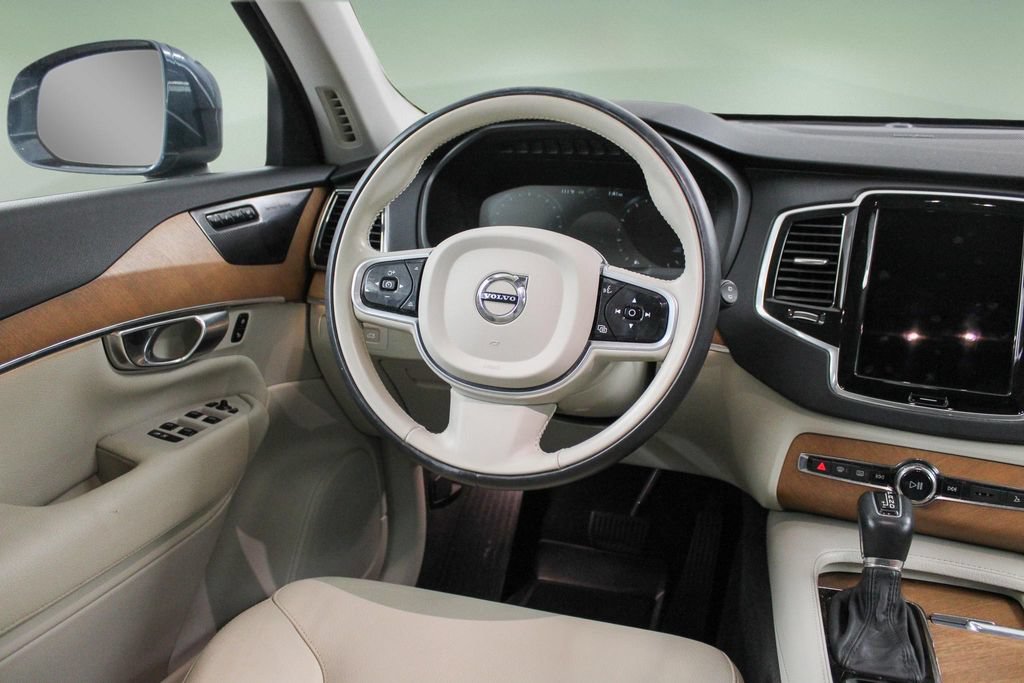 Used 2022 Volvo XC90 T6 Momentum w/ Advanced Package AWD/4WD image 18