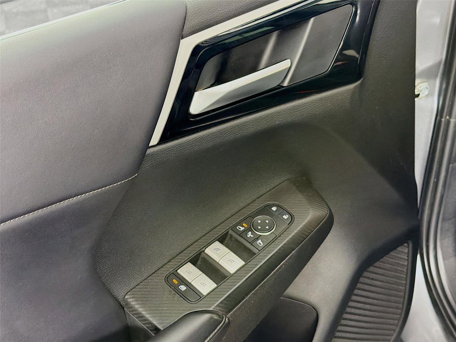 Used 2023 Mitsubishi Outlander SE image 18