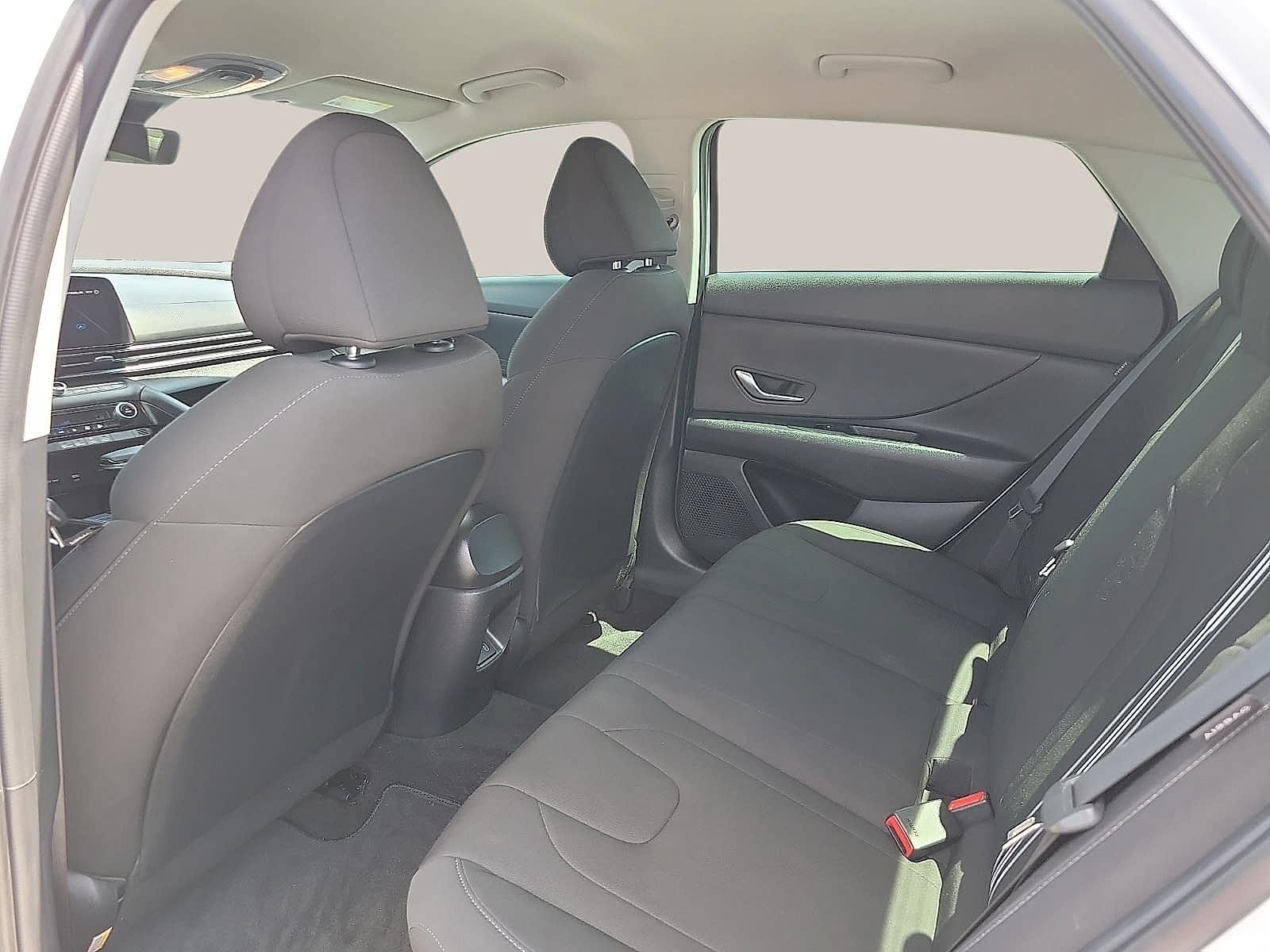 Used 2024 Hyundai Elantra SEL FWD image 9