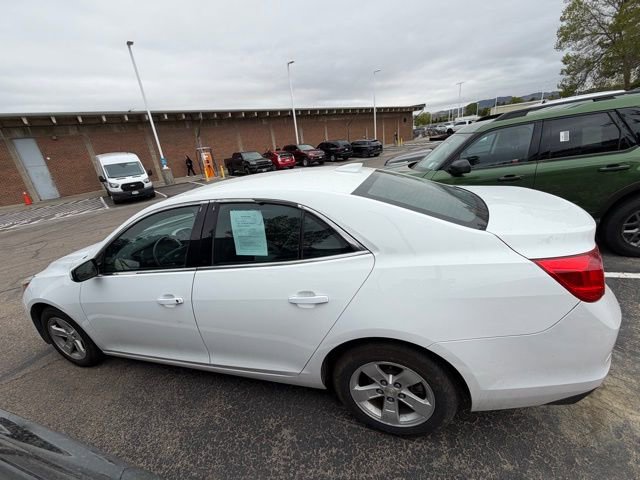 Used 2016 Chevrolet Malibu LT FWD image 2