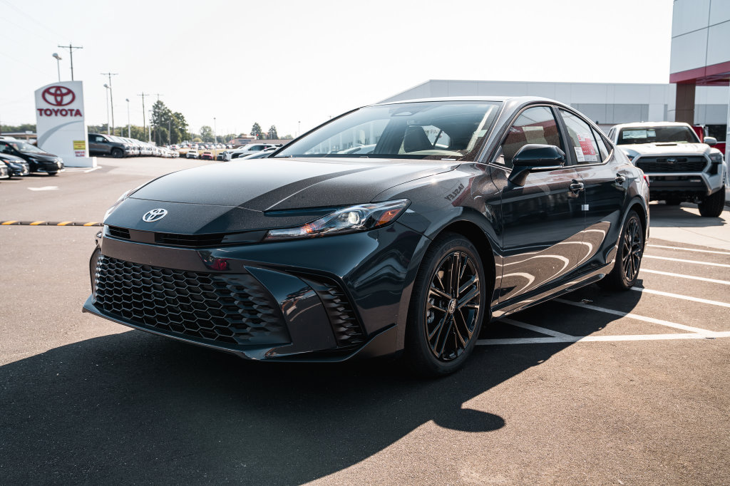 New 2026 Toyota Camry SE FWD image 3