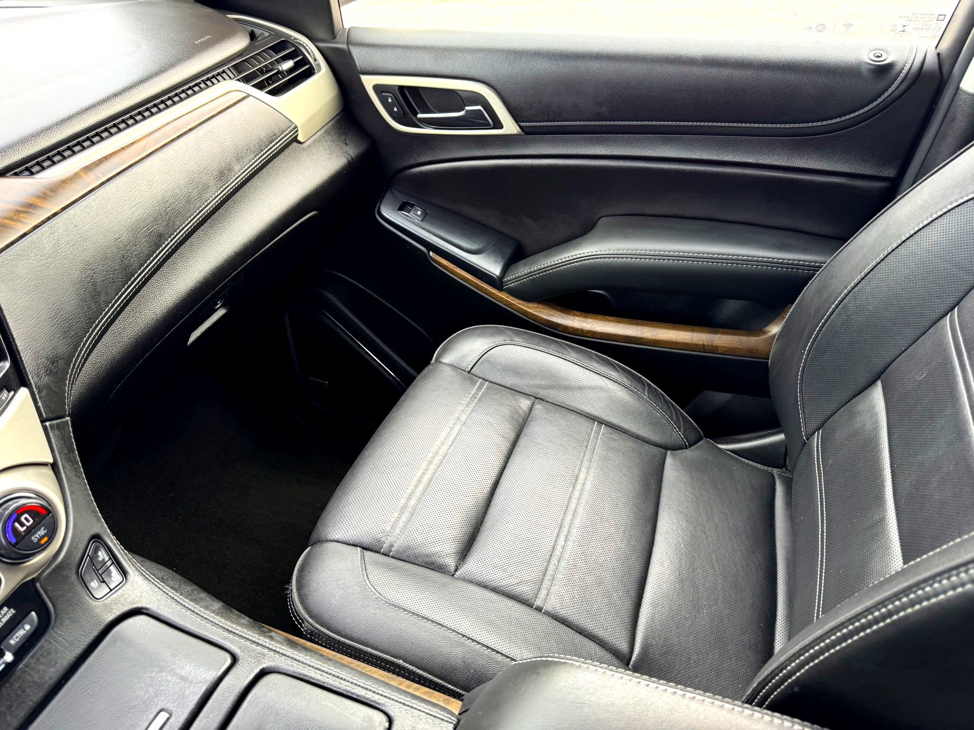 Used 2018 GMC Yukon Denali w/ Open Road Package image 35