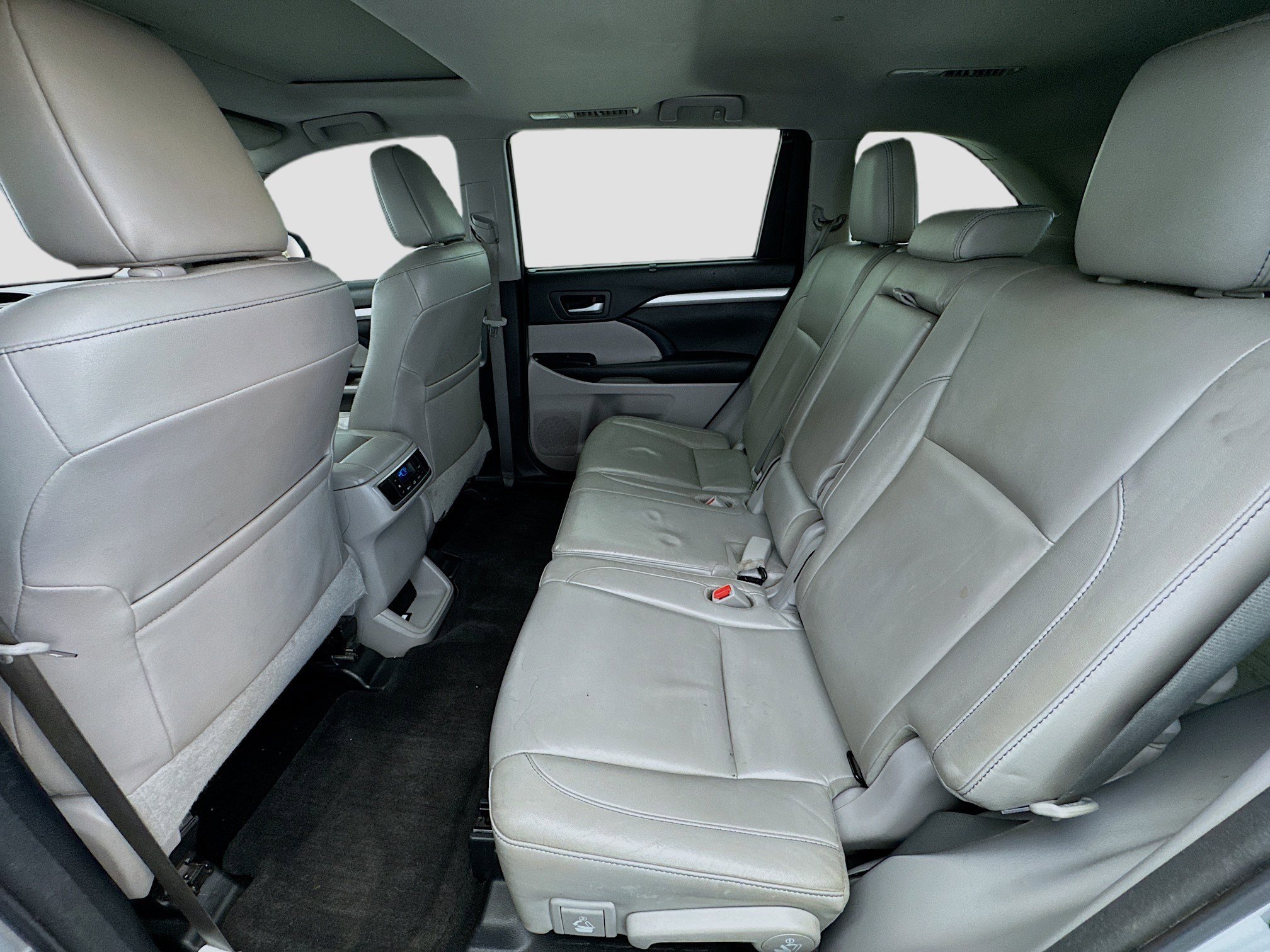 Used 2017 Toyota Highlander XLE w/ Carpet Mat Package FWD image 16