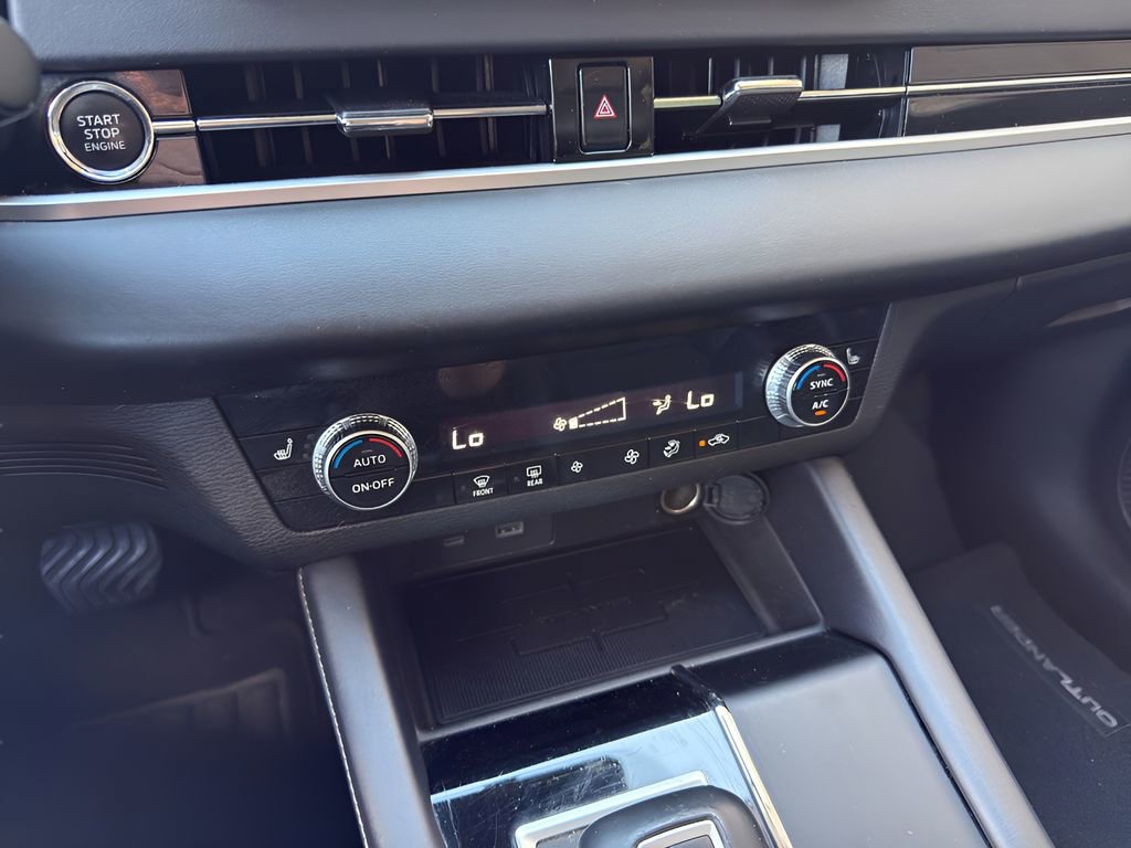 Used 2023 Mitsubishi Outlander SE FWD image 19