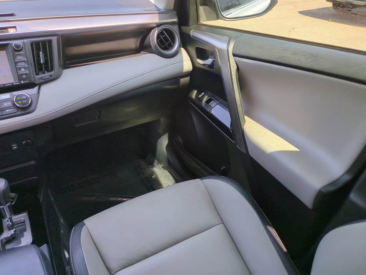Used 2016 Toyota RAV4 Limited AWD/4WD image 17
