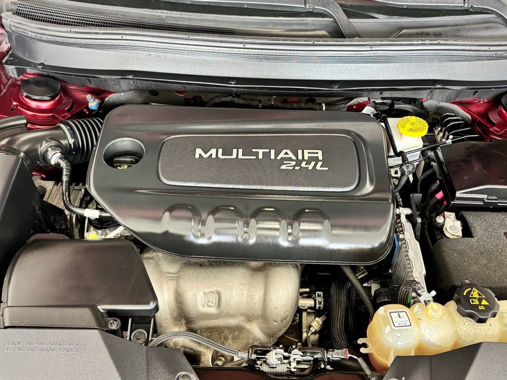 Used 2019 Jeep Cherokee Latitude w/ Popular Appearance Group image 18