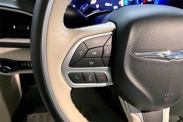 Used 2017 Chrysler Pacifica Limited w/ UConnect Theater Package image 21