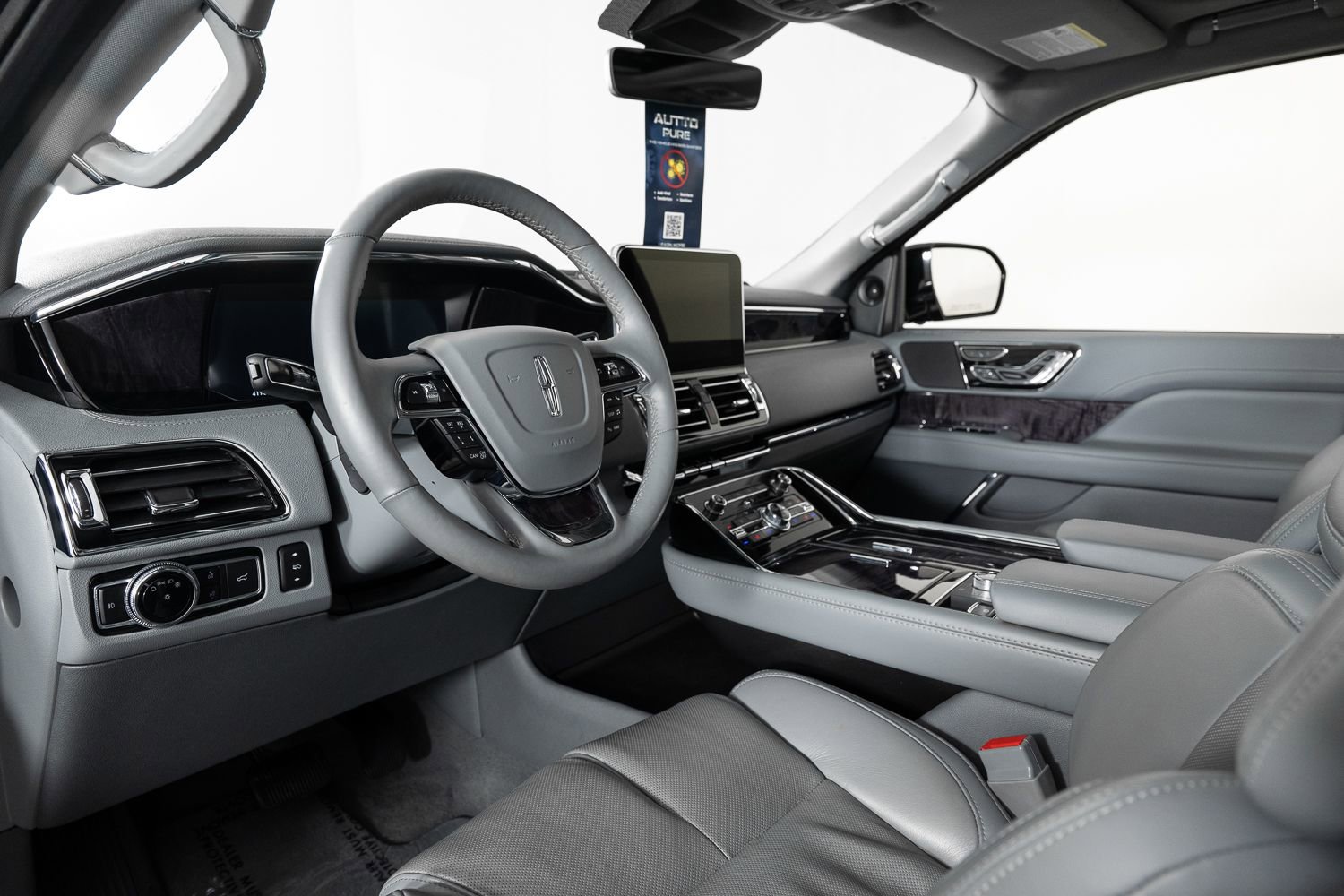 Used 2021 Lincoln Navigator Reserve w/ Cargo Convenience Package image 12