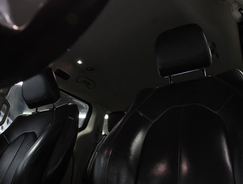 Used 2018 Chrysler Pacifica Touring-L FWD image 8