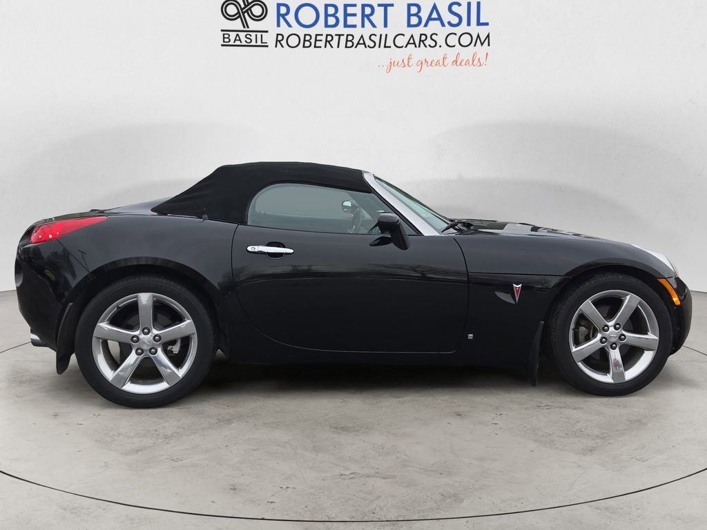 Used 2006 Pontiac Solstice Convertible w/ Premium Package RWD image 4