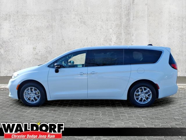 New 2026 Chrysler Pacifica Select image 4
